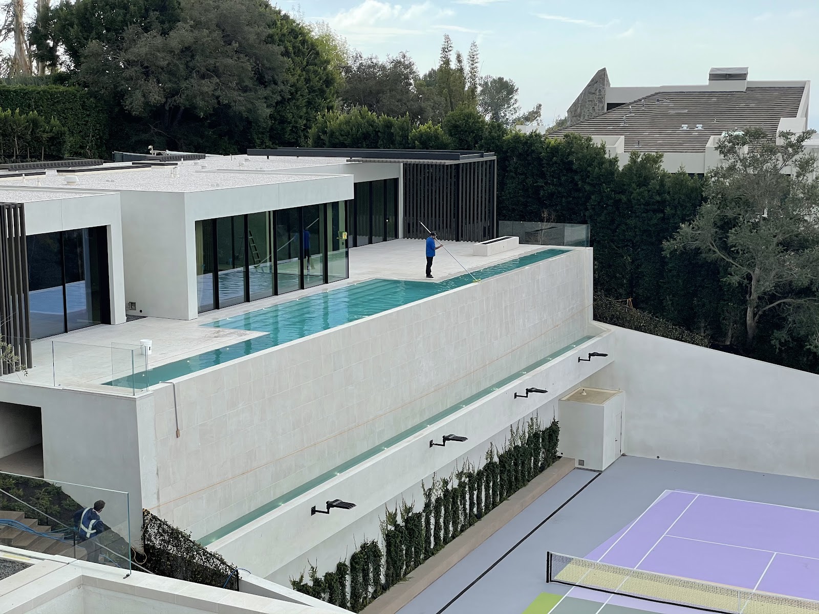 Infinity-Edge Pool with Integrated Spa in Los Feliz